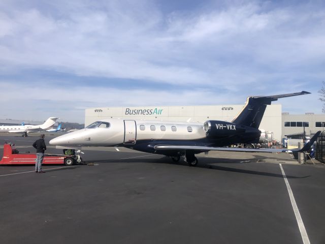 Embraer Phenom 300 (VH-VKX)