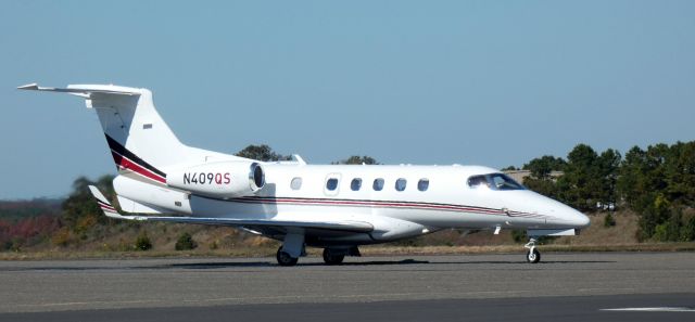 Embraer Phenom 300 (N409QS) - Taxiing for departure is this 2017 Embraer Phenom 300 in the Autumn of 2022.