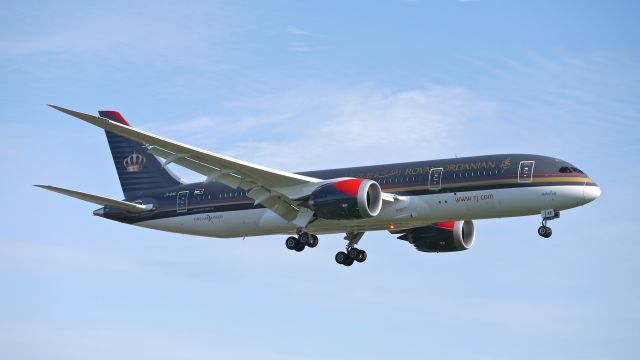 Boeing 787-8 (JY-BAE) - BOE716 on final to Rwy 16R to complete a flight test on 11/8/14. (ln 221 / cn 37166).