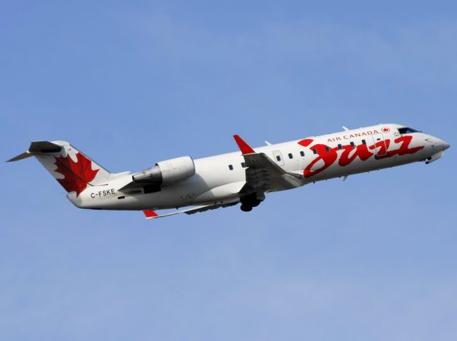 Canadair Regional Jet CRJ-200 (C-FSKE)