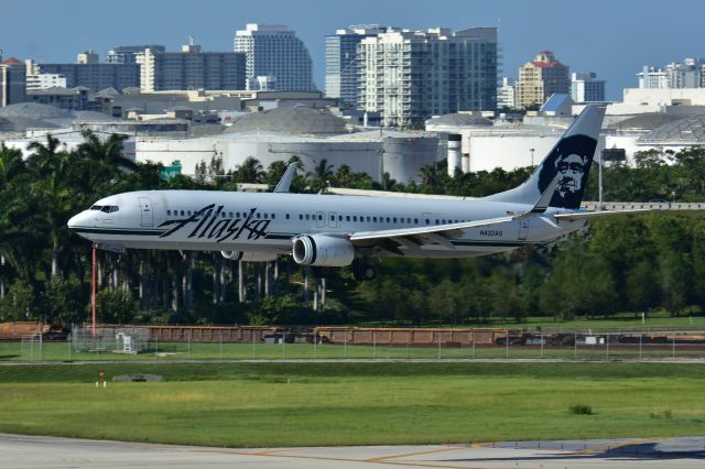 Boeing 737-700 (N433AS)