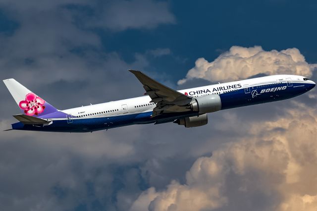 BOEING 777-300 (B-18007)