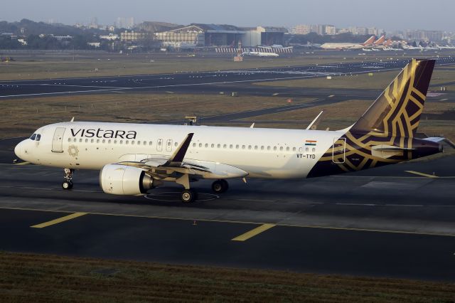 Airbus A320 (VT-TYD) - VT-TYD lining up to depart Mumbai
