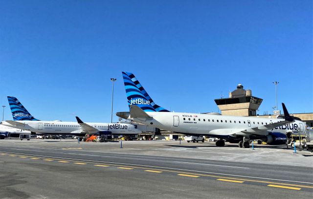 Embraer ERJ-190 (N323JB) - Matching tails different planes.br /Never noticed any E190's like this before. 