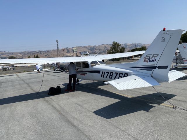 Cessna Skyhawk (N787SP) - N787SP prepping for a Bay Tour