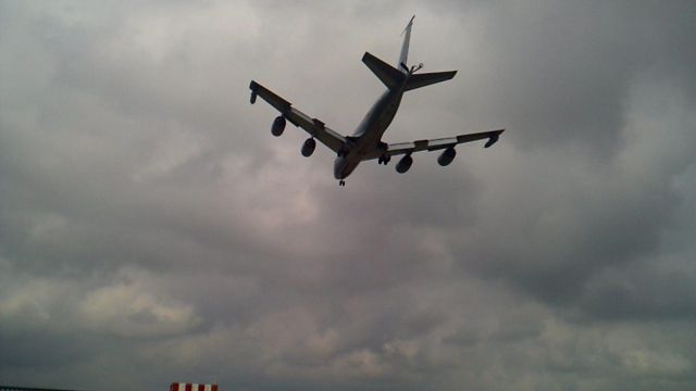 Boeing C-135B Stratolifter (N470) - Touch & Go dun Boeing C-135FR Stratotanker de lArmée de lAir (Partie 6)