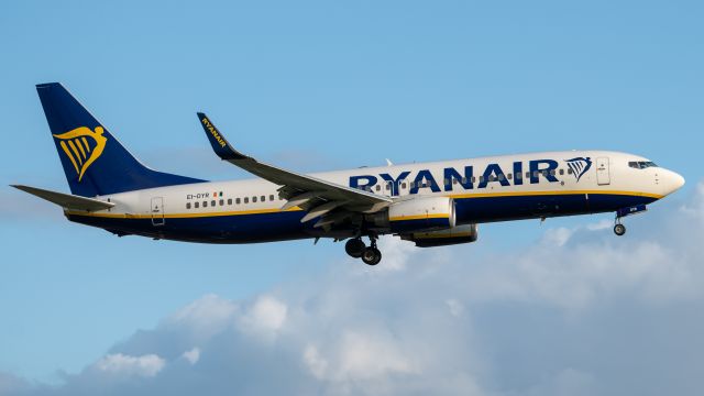 Boeing 737-800 (EI-DYR)