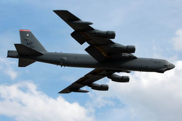 — — - A USAF B-52H (60-0037, c/n 464402) from the 23d Bomber Squadron, Minot AFB, ND, on a low pass upon arrival just before the Toledo Air Show on 14 Jul 2016. Im not sure why the aircraft data did not save during the upload.