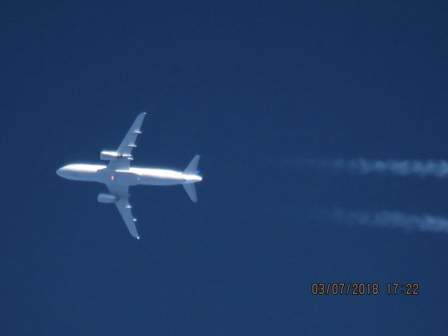 Airbus A320 (N405UA)