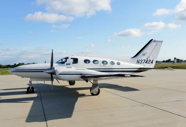 Cessna 421 (N37424)