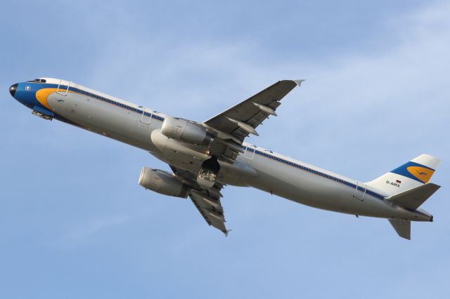 D-AIRX — - Lufthansa A321-200 in retro livery, departs runway 027L at LHR.