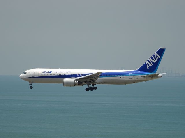 BOEING 767-300 (JA613A)