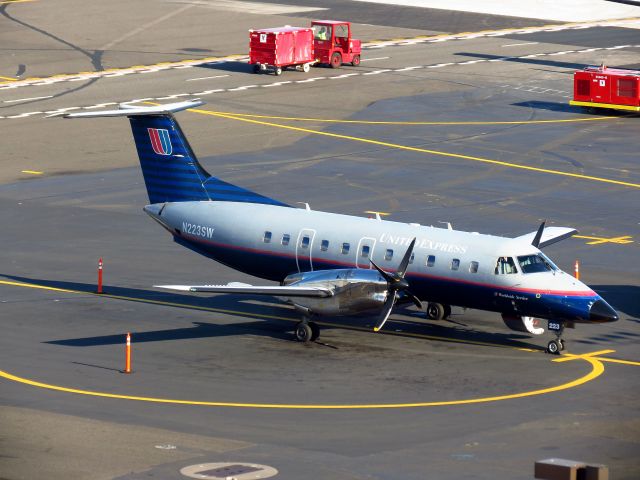 Embraer EMB-120 Brasilia (N223SW)