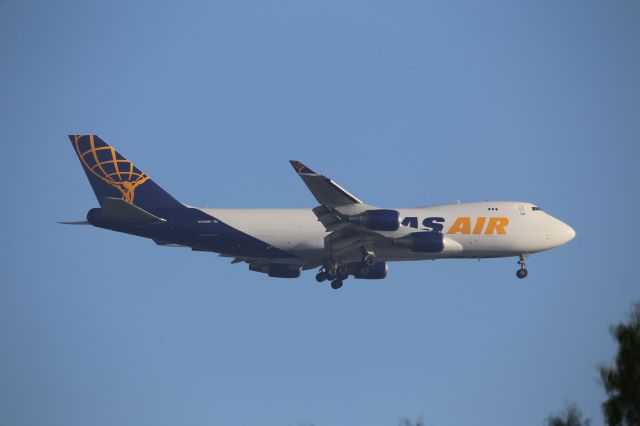 Boeing 747-400 (N492MC)