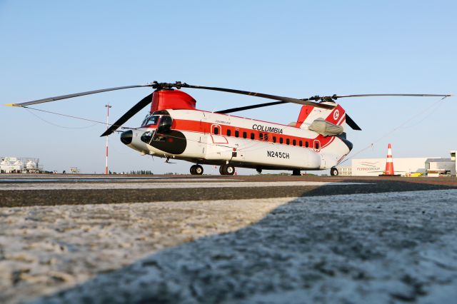 Boeing CH-47 Chinook (N245CH)