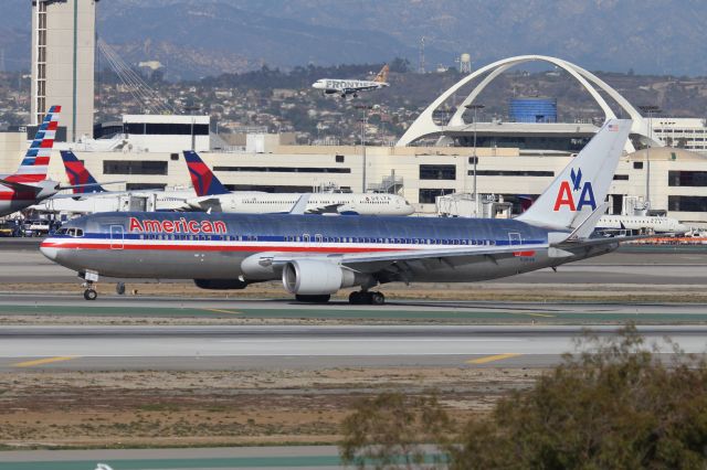 BOEING 767-300 (N381AN)