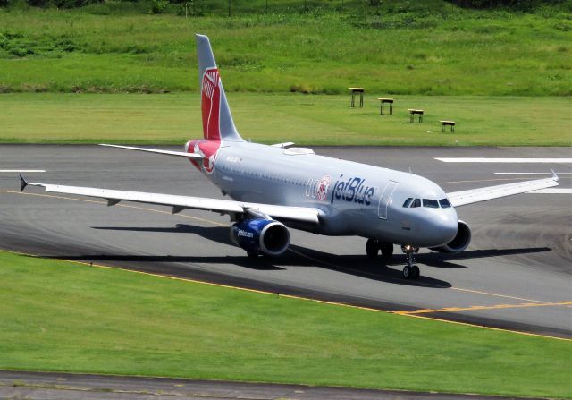 Airbus A320 (N605JB)