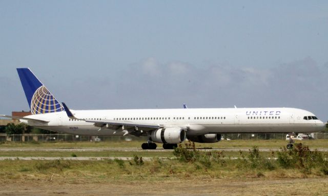 Boeing 757-200 (N57863)