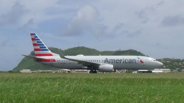 Boeing 737-800 (N996NN)