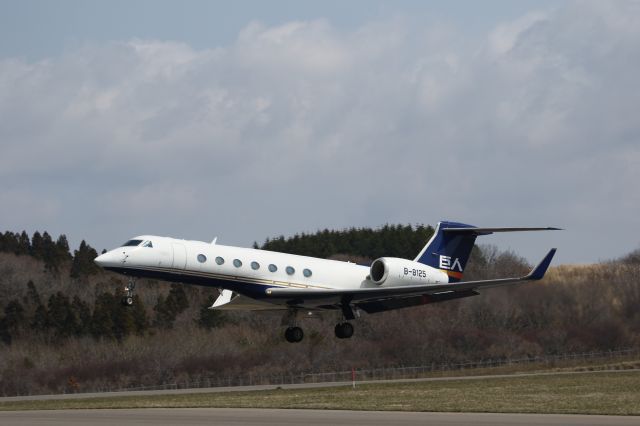 Gulfstream Aerospace Gulfstream V (B-8125) - 12 April 2015: Take off at Hakodate Airport(HKD),br /Japan.