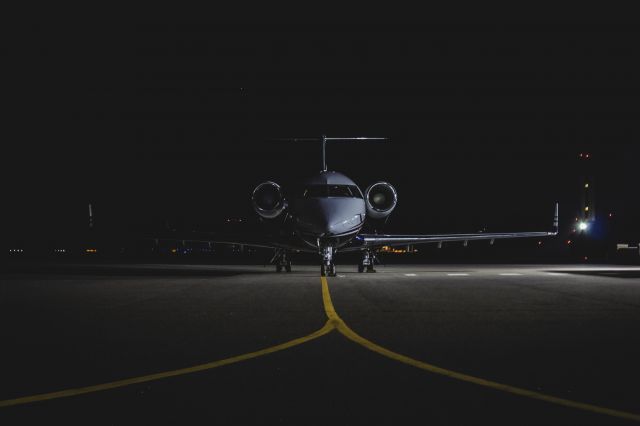 Canadair Challenger 350 (N989BC)