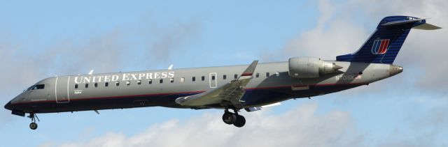 Canadair Regional Jet CRJ-700 (N701SK) - Unired Express / SkyWest, On Final to 30-L