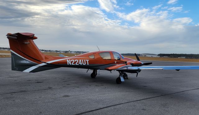 Diamond DA-62 (N224UT)