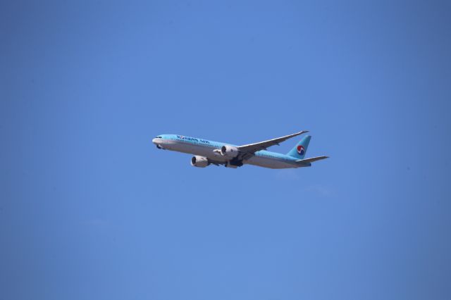 BOEING 777-300ER (HL8009)