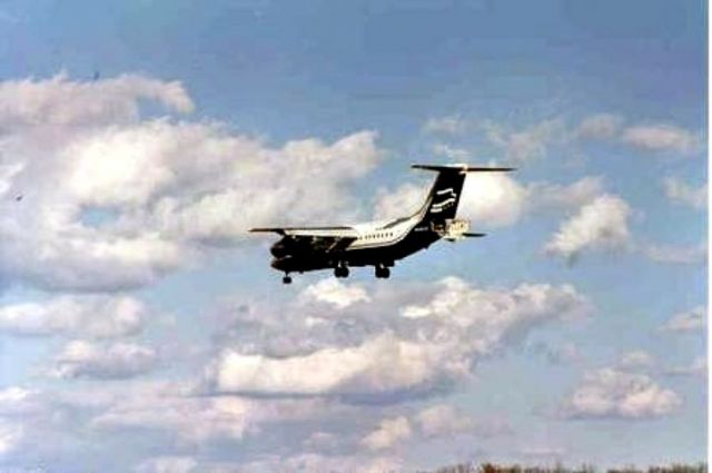 Avro Avroliner (RJ-70) — - Presidential Airways BAe146 landing at IAD. 1987/88