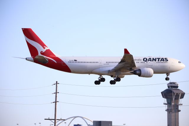 Airbus A330-200 (VH-EBQ)