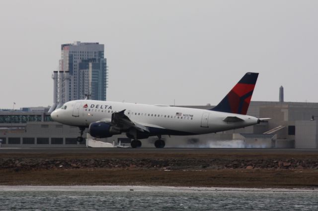 Airbus A319 (N527JL)