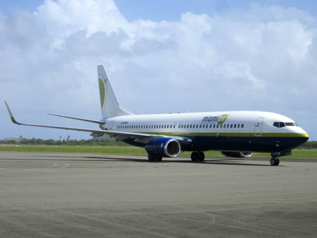 Boeing 737-800 (N739MA)