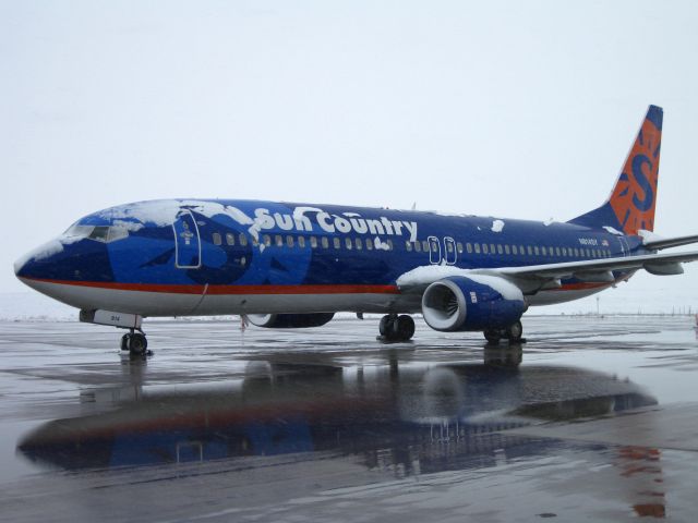 Boeing 737-700 (N814SY) - At DIA/Signature