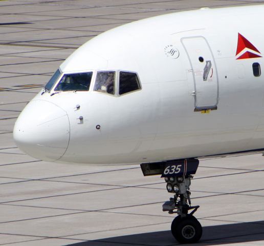 Boeing 757-200 (N635DL)