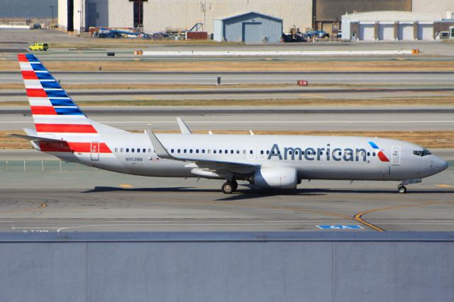 Boeing 737-800 (N953NN)