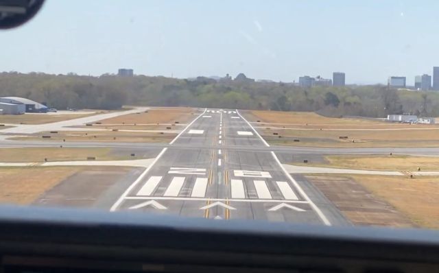 — — - Greenville Downtown Airport RW28