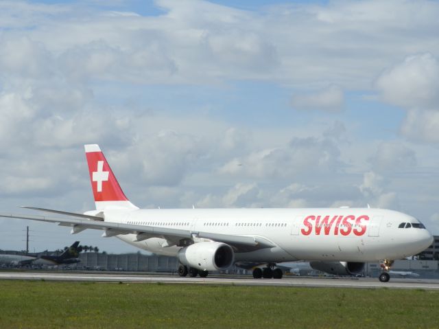 Airbus A330-300 (HB-JHK)