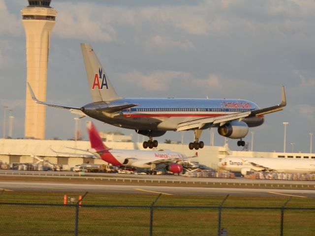 Boeing 757-200 (N662AA)