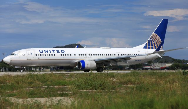 Boeing 737-900 (N37470)