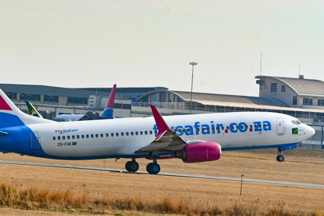 Boeing 737-800 (ZS-FGE)