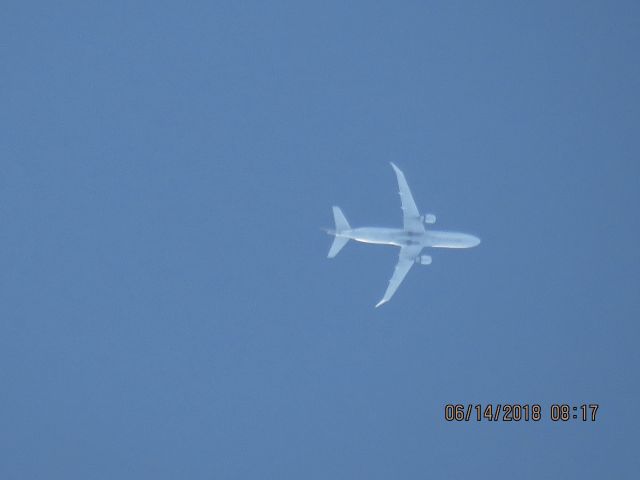 Embraer 175 (N227NN)