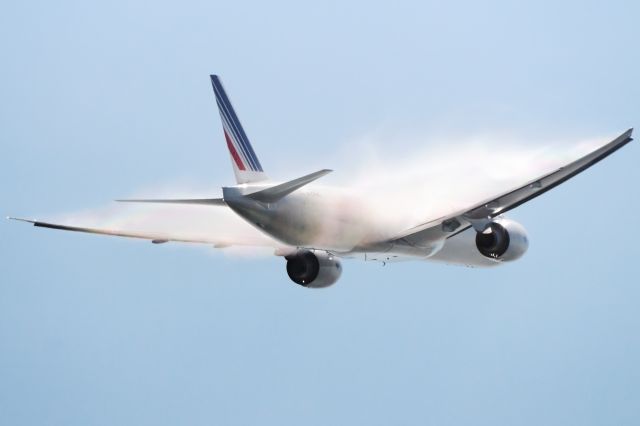 — — - Air France 777 Vapor KLAX