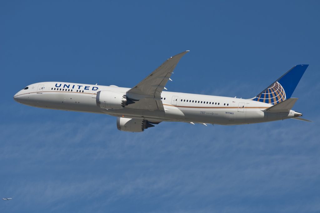 Boeing 787-9 Dreamliner (N17963) - Takeoff from LAX 25R on 10/10/2016 from Clutters Park.