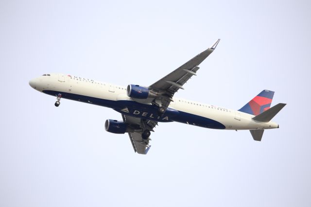 Airbus A321 (N360DN)