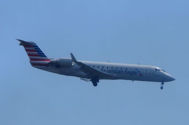 Canadair Regional Jet CRJ-200 (N245PS)