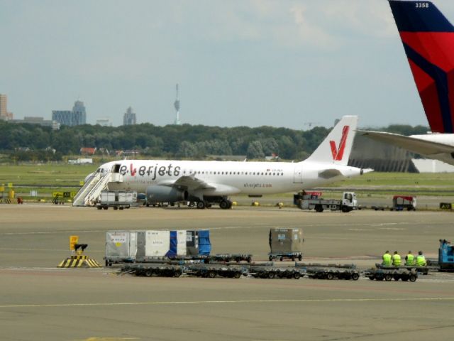 Airbus A320 (CS-TKV)