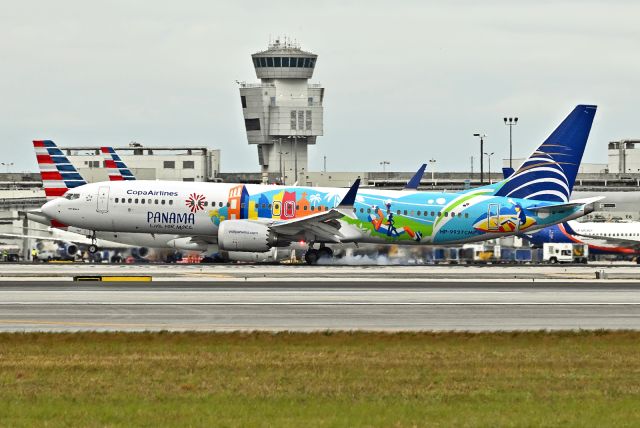 Boeing 737 MAX 8 (HP-9927CMP)