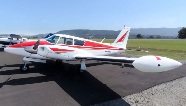 Piper PA-30 Twin Comanche (VH-BBZ)