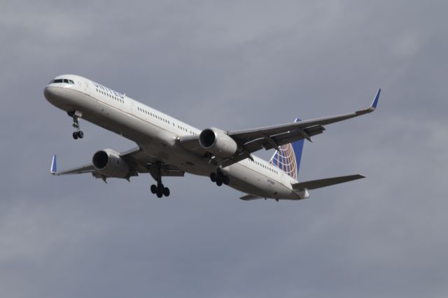 BOEING 757-300 (N73860)