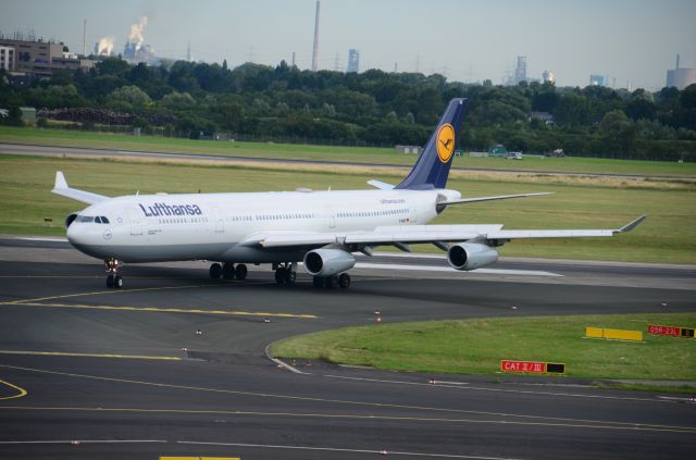 Airbus A340-300 (D-AIGV)